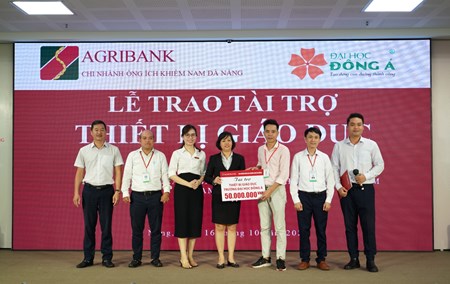 Enterprise supports Dong A University in investing educational equipment